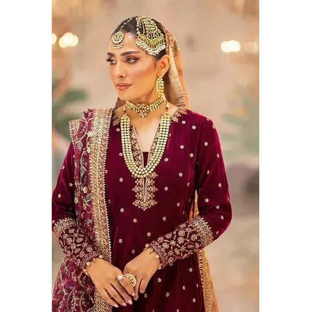 Stunning 3-Piece Pure Poison Green Velvet Suit – Handcrafted with Dabka, Naqshi, Sequins & Crystals – Embellished Organza Dupatta & Raw Silk Trousers for a Luxurious Look