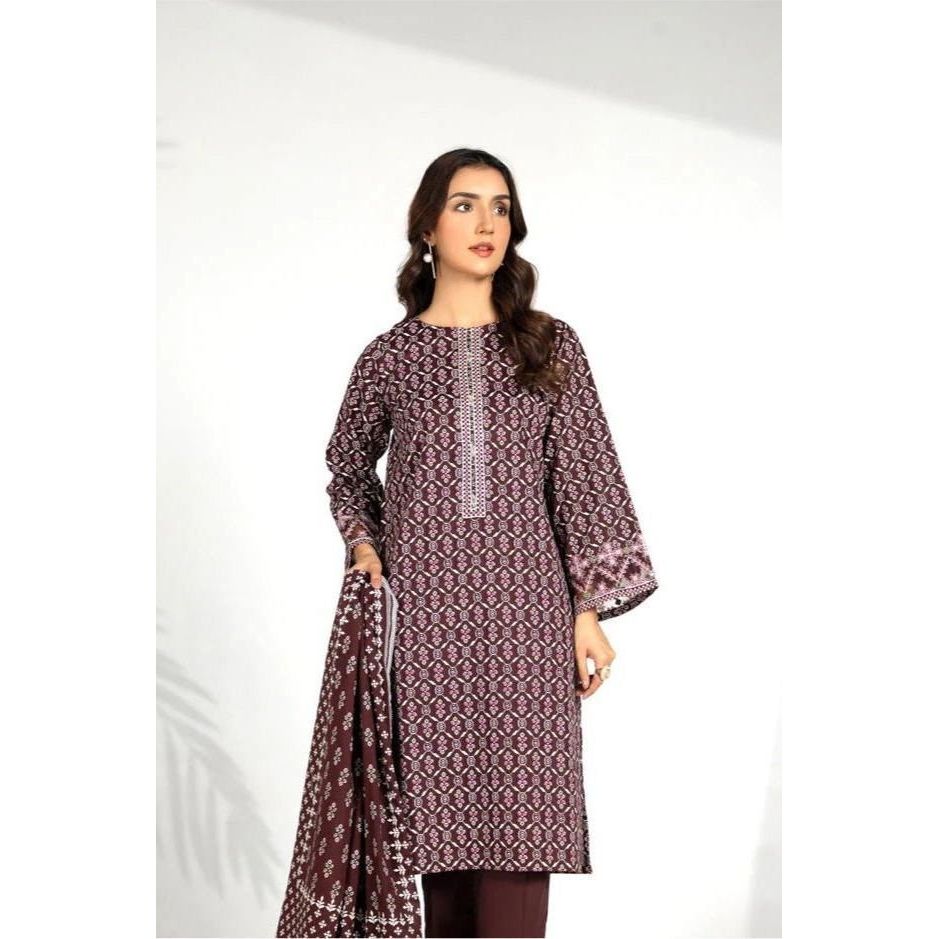 3 Piece Stitched
Chinyere brand
Printed jacquard fabric
3-piece suit
Brown outfit
Pakistani clothing
Traditional attire
Formal and semi-formal wear
Jacquard fabric suit
Women's ethnic wear
Elegant Pakistani outfit
Printed jacquard dress
Semi-formal Pakistani clothing
Timeless ethnic wear