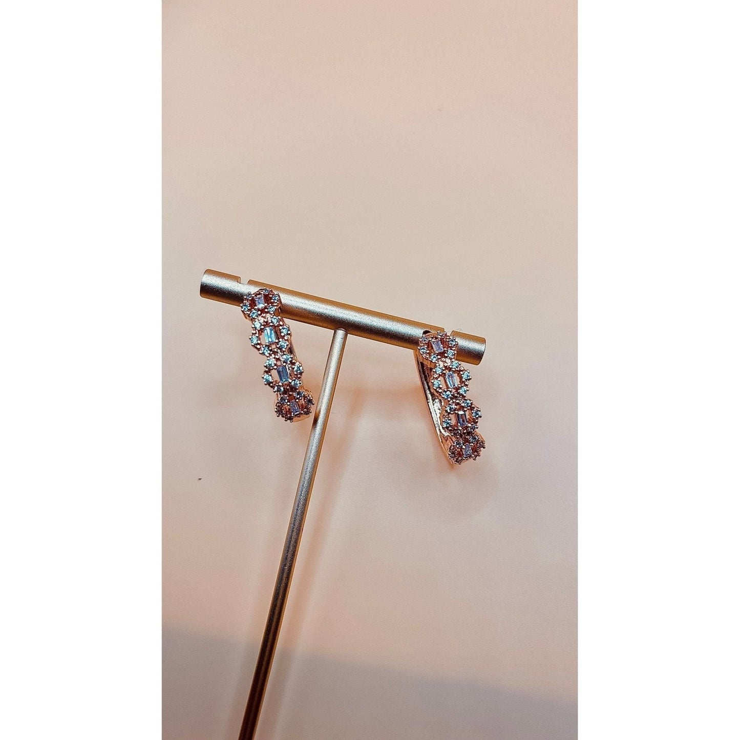 golden earring with clear zircone stones