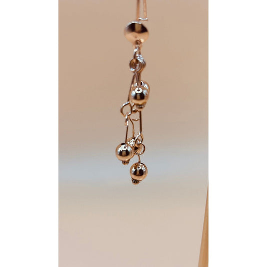 These golden dangling earrings are made with the best quality 1-carat gold plated, ensuring both beauty and durability.