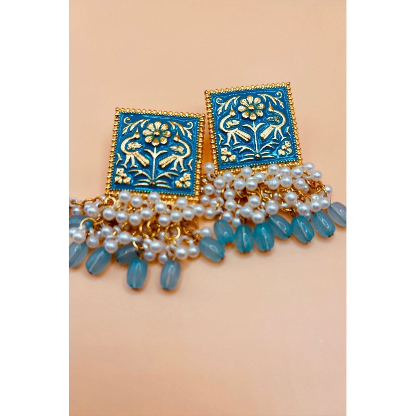 Lilac earrings are a beautiful addition to your jewelry collection. Made from brass, they feature a trendy design and are sure to make a statement. Plus, they're ready to ship for your convenience.