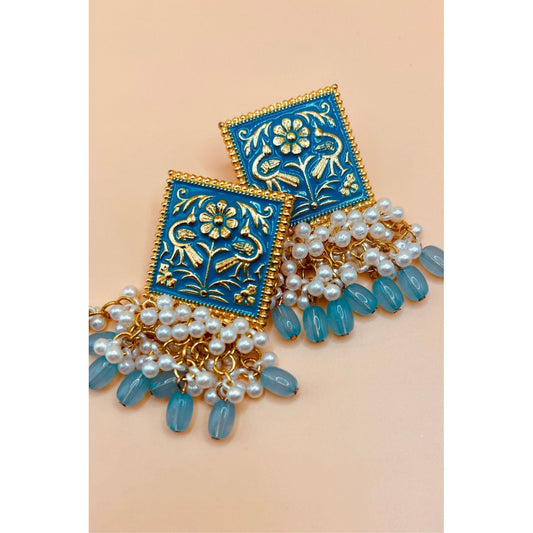 Lilac earrings are a beautiful addition to your jewelry collection. Made from brass, they feature a trendy design and are sure to make a statement. Plus, they're ready to ship for your convenience.