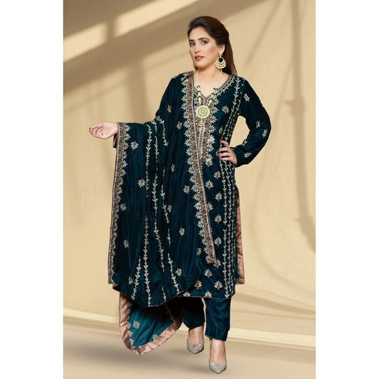 The Sea Green Velvet Luxury 3-piece Suit includes a velvet embroidered shawl. The model is wearing a large shawl. details
