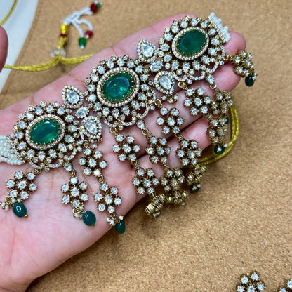 Emerald Duchess Set – Handcrafted Kundan Jewelry