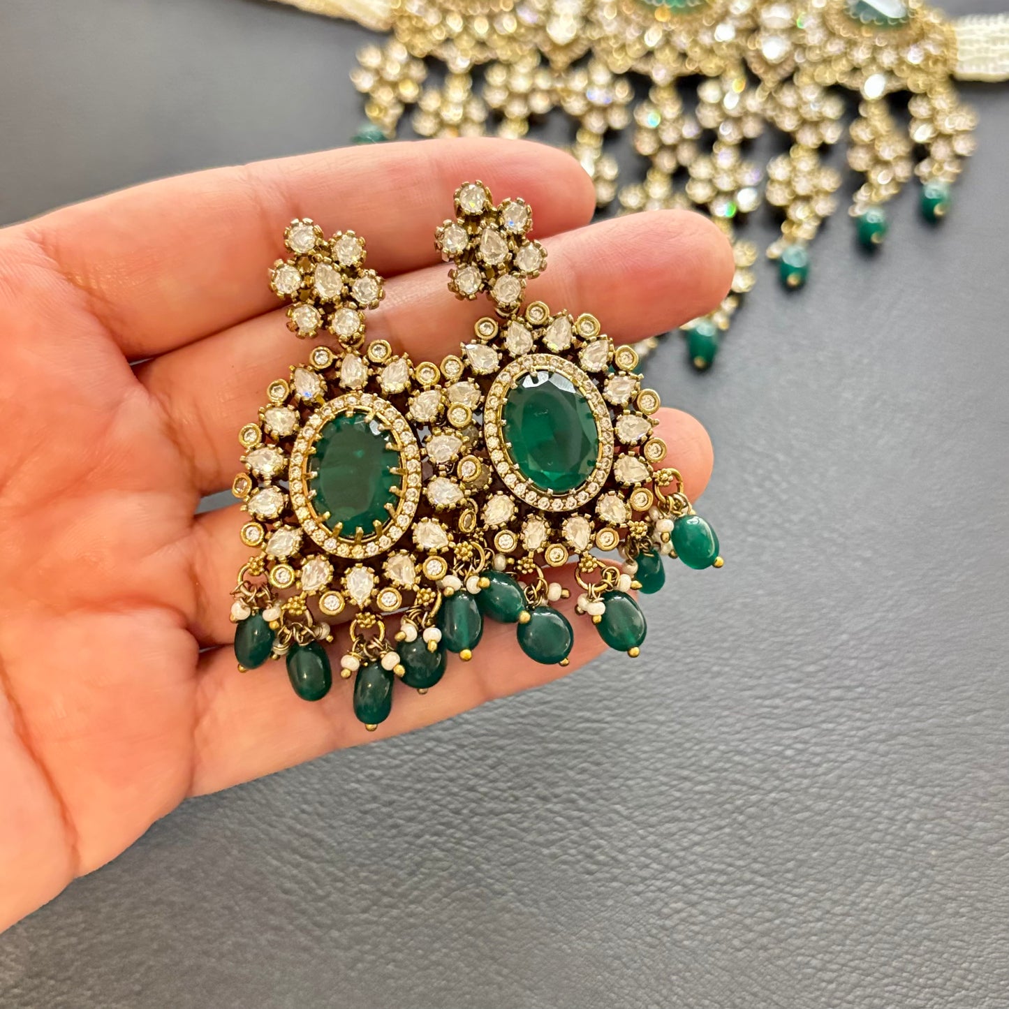 Emerald Duchess Set – Handcrafted Kundan Jewelry