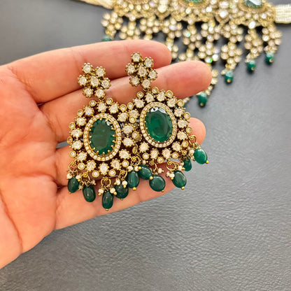 Emerald Duchess Set – Handcrafted Kundan Jewelry