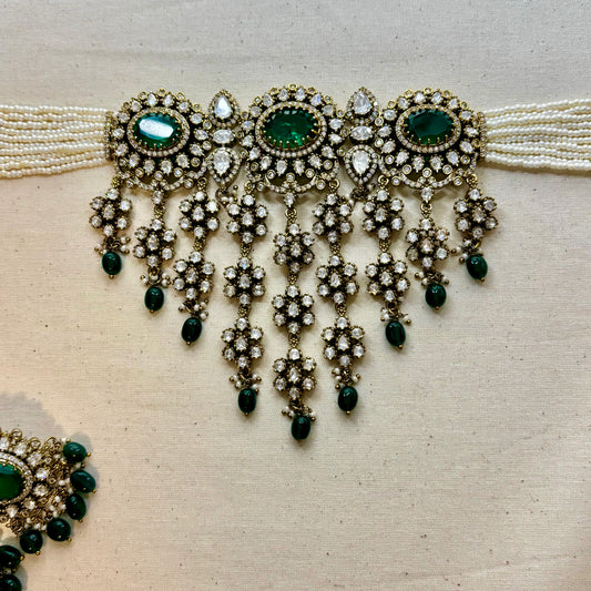Emerald Duchess Set – Handcrafted Kundan Jewelry