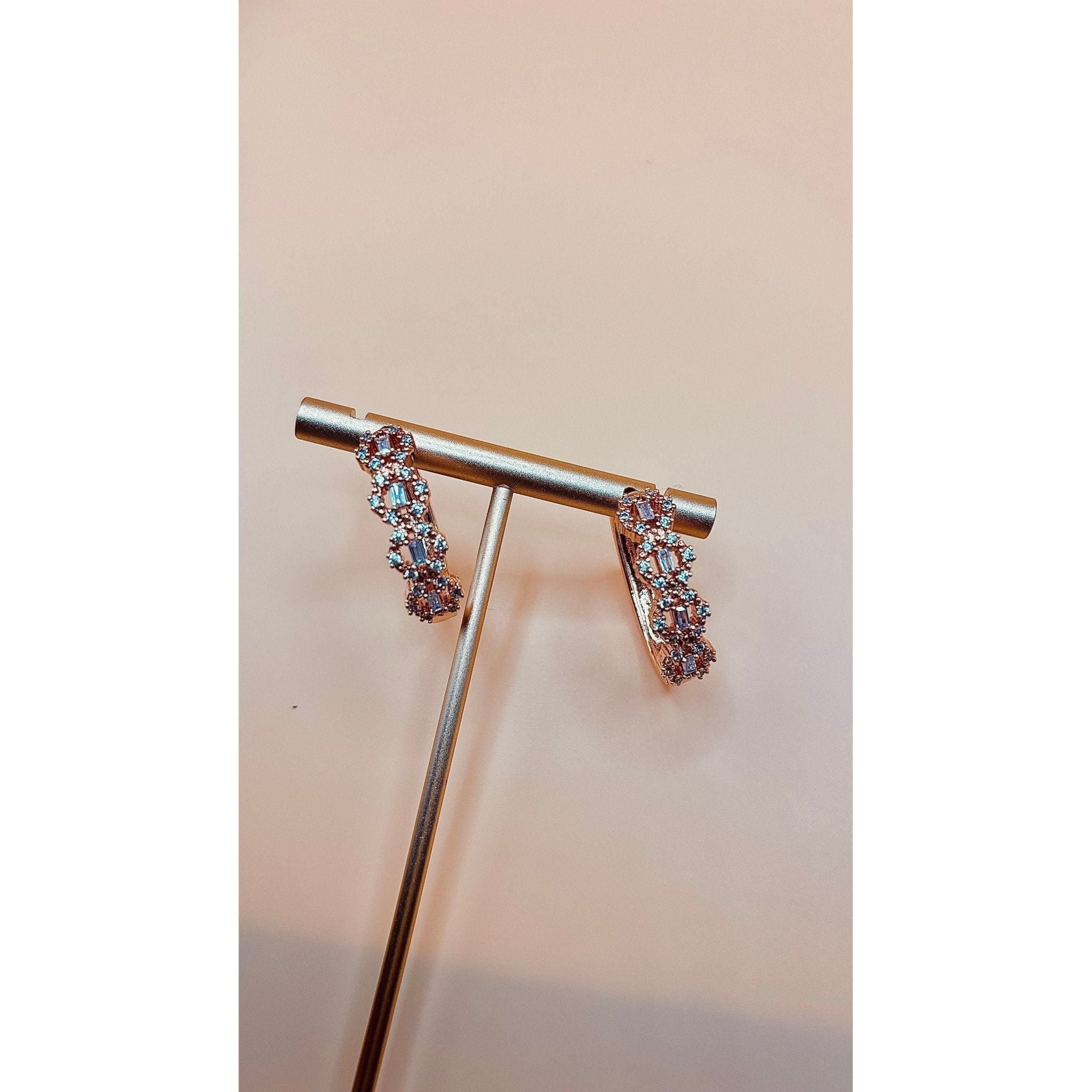 golden earring with clear zircone stones