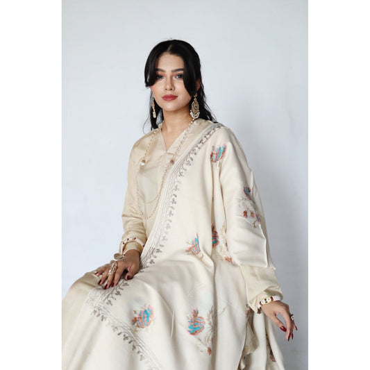 • Clothing: Embroidered/Printed suit for women - Made of best quality fabric - lawn or linen or chiffon - pure silk - Available at Najma Designs & Co. • Jewelry: Gold - plated stud earrings for