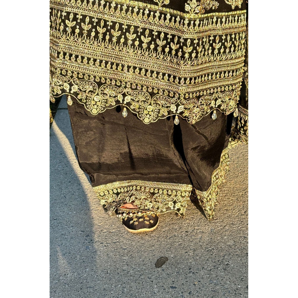 Close-up of the embroidery.