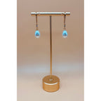 The Pearl Earring is a timeless piece that exudes elegance with its polished finish and combination of crystal and pearl. Elevate any outfit with its sophisticated and refined touch. A must-have for any jewelry collection. 1-carat gold plated 🤍