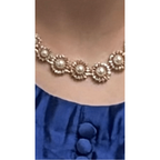This beautiful pearl set features a one-carat gold setting. It includes an earring bracelet, a ring, and a necklace. 