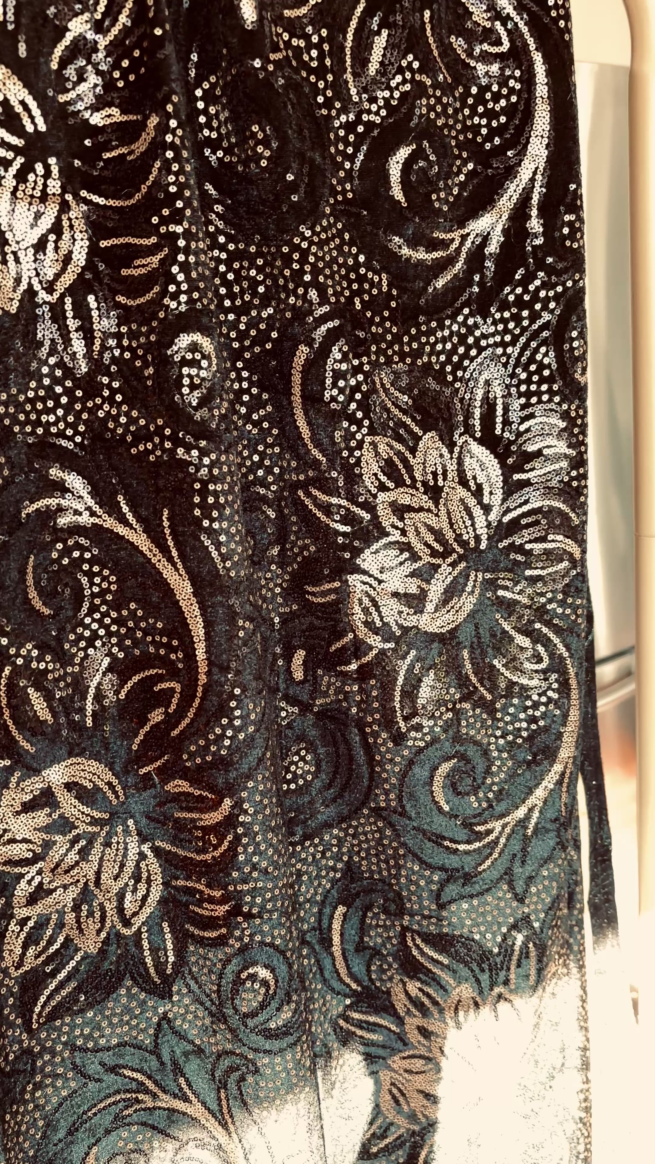 EMBROIDERED VELVET SHAWL Black