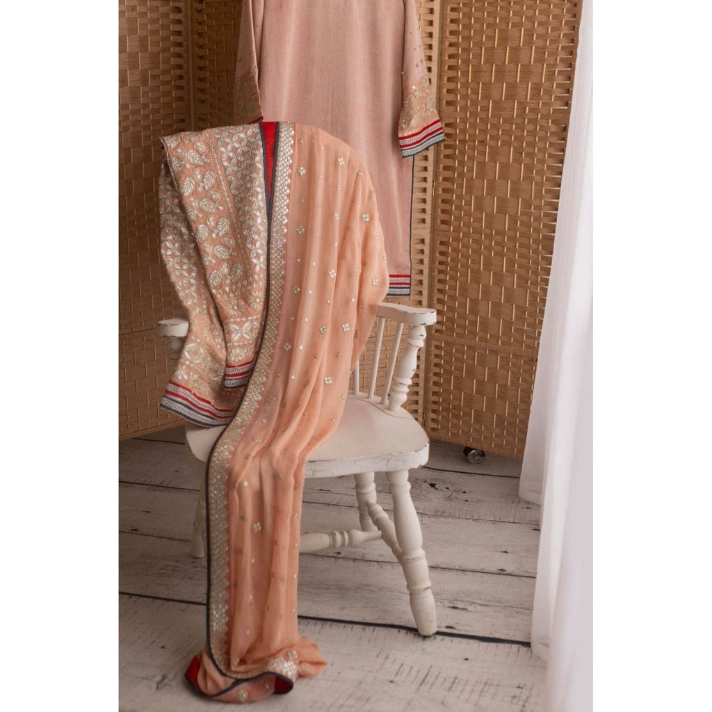 drape of dupatta and suit 